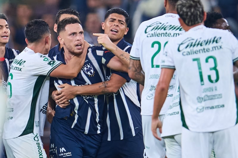 Lucas Ocampos se perderá la ida de los cuartos de final por expulsión.