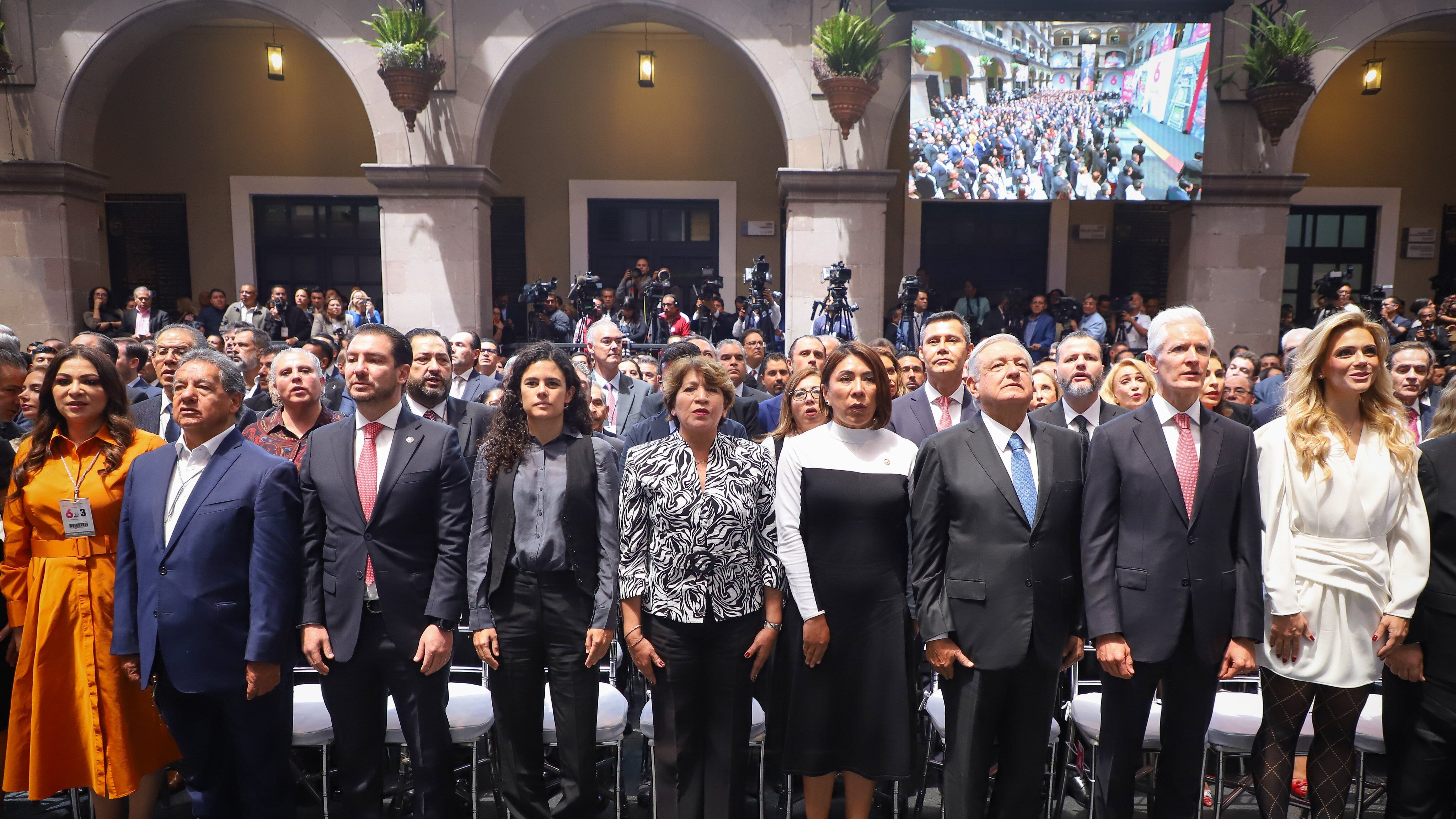 ¿Quienes estuvieron en primera fila en el sexto informe de Alfredo del Mazo?