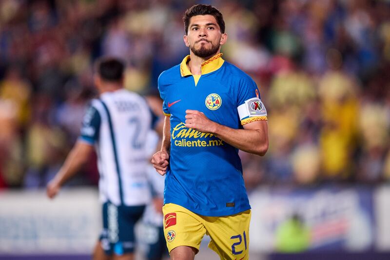 Henry Martín aún no renueva con el América y el equipo ya le puso una advertencia.