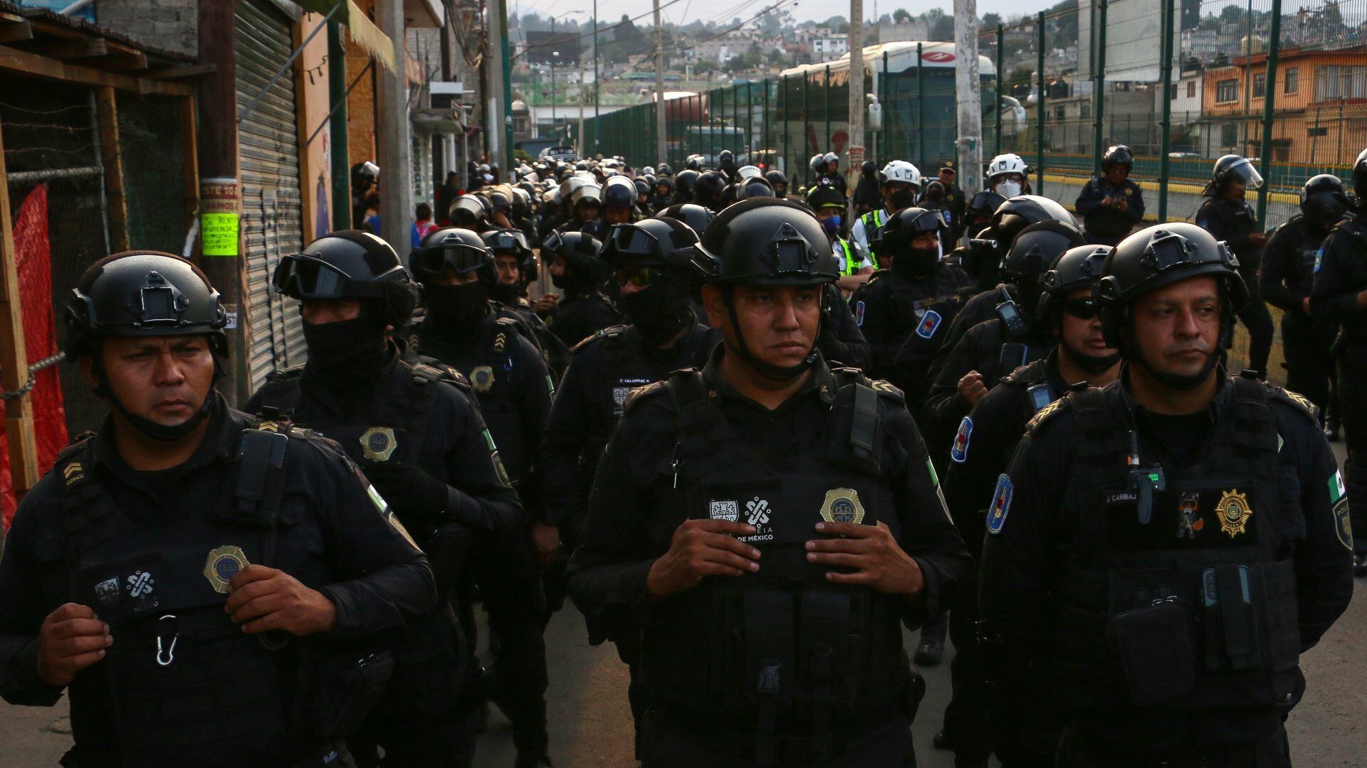 A inicios de mayo vecinos del pueblo San Miguel Topilejo, bloquearon la autopista México-Cuernavaca en protesta por presuntas detenciones arbitrarias.