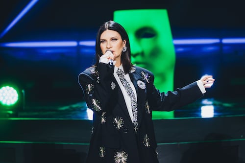 Laura Pausini sorprende a sus fans con “El primer paso en la Luna”