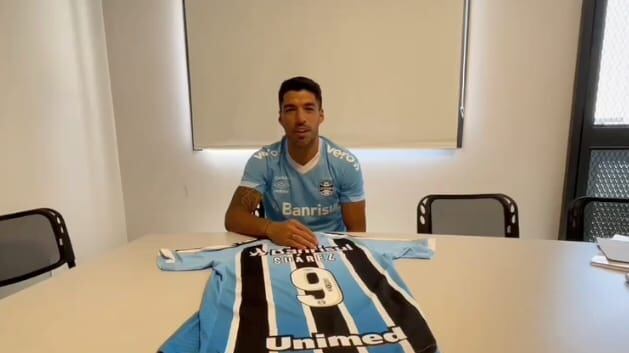 Luis Suárez firmó por dos años con el club brasileño.