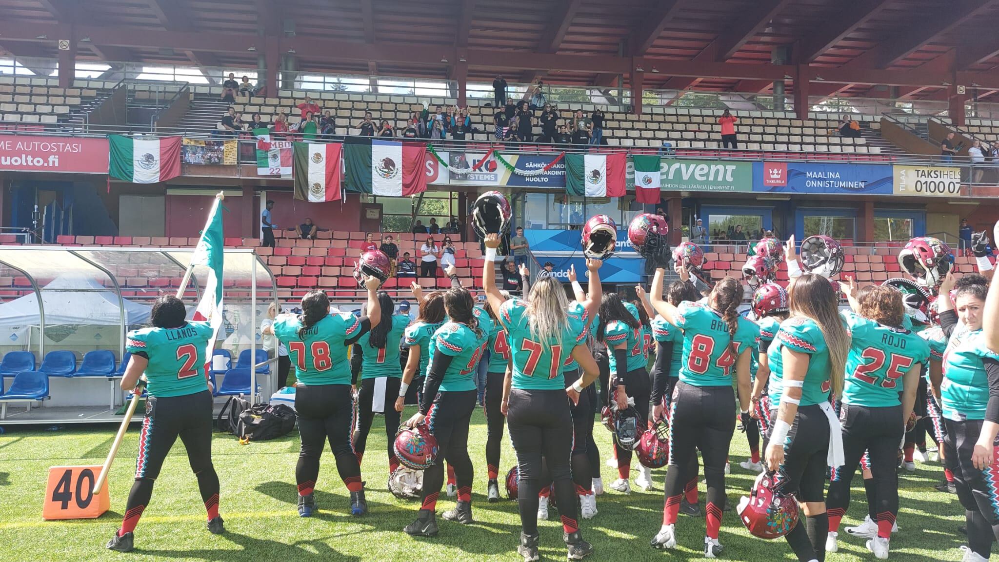 La selección femenil de futbol americano sufre, como en otros deportes, del nulo apoyo de las federaciones nacionales