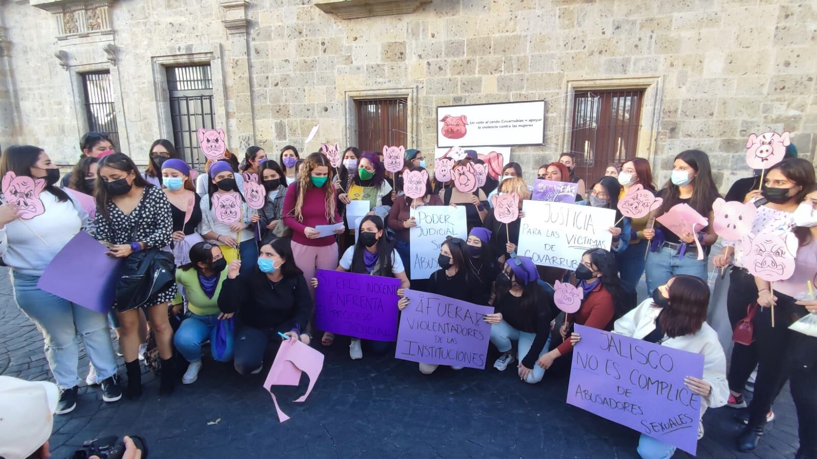 Colectivos feministas se manifestaron a las puertas del legislativo, demandan que los diputados se comporten a la altura y proceda el desafuero.