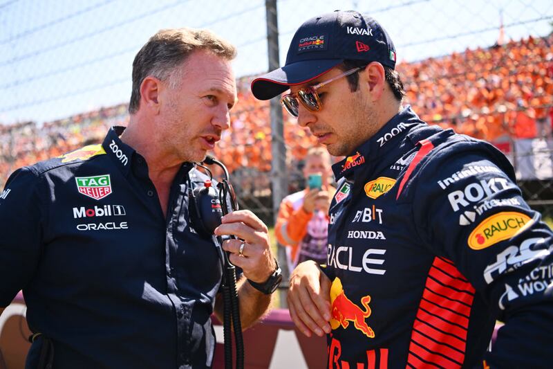 Christian Horner y Checo Pérez