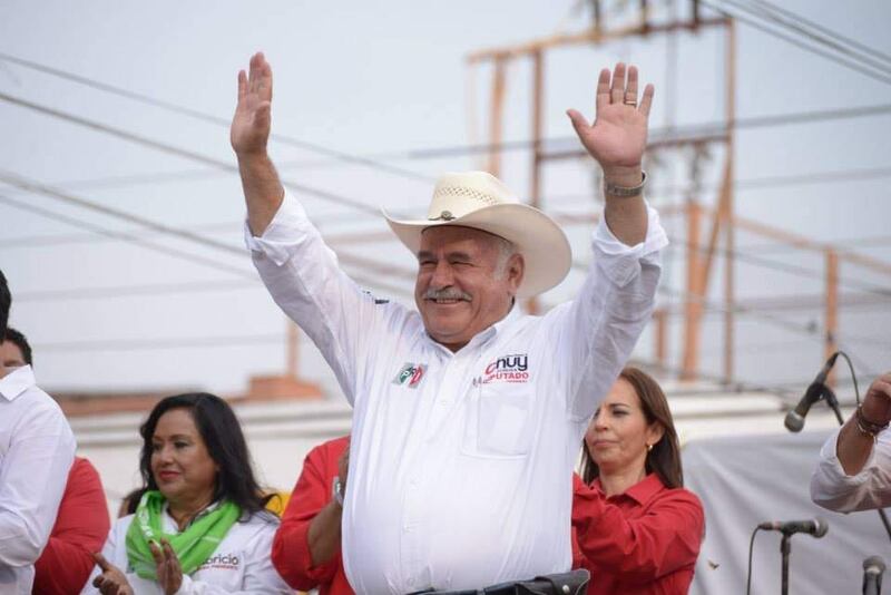 Además de la política, Zúñiga desde 1984 se dedicaba a la siembra de caña de azúcar en la región Sierra de Amula de Jalisco.