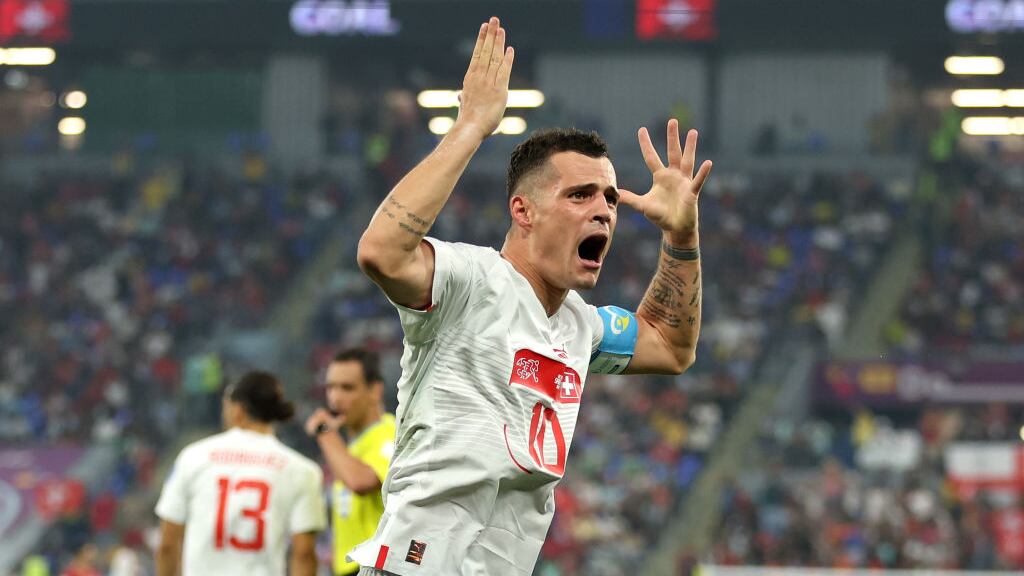 Granit Xhaka celebra la anotación de Suiza