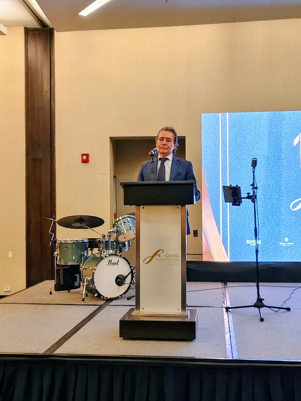 El reconocido periodista Alberto Peláez fungió como maestro de ceremonias.