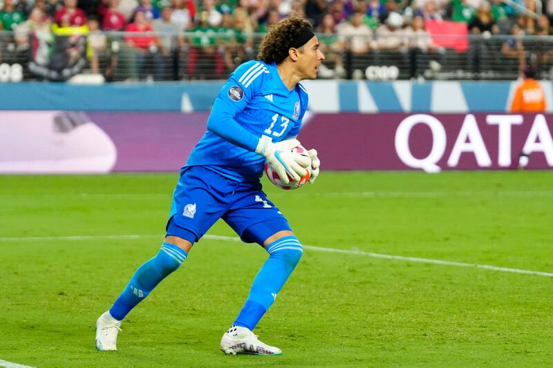 Guillermo Ochoa busca llegar a su sexto Mundial.