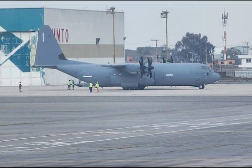 Aterriza avión militar de EE.UU. en Toluca; autoridades guardan silencio