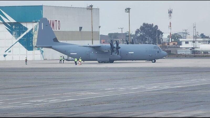 Aterriza avión militar de EE.UU. en Toluca; autoridades guardan silencio