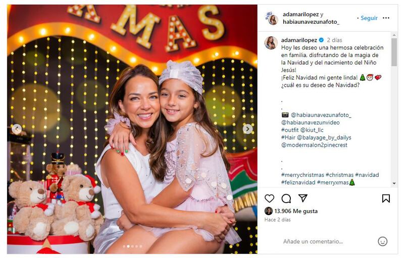 Adamari López posó con su hija, Alaïa, en unas fotos para celebrar la Nochebuena