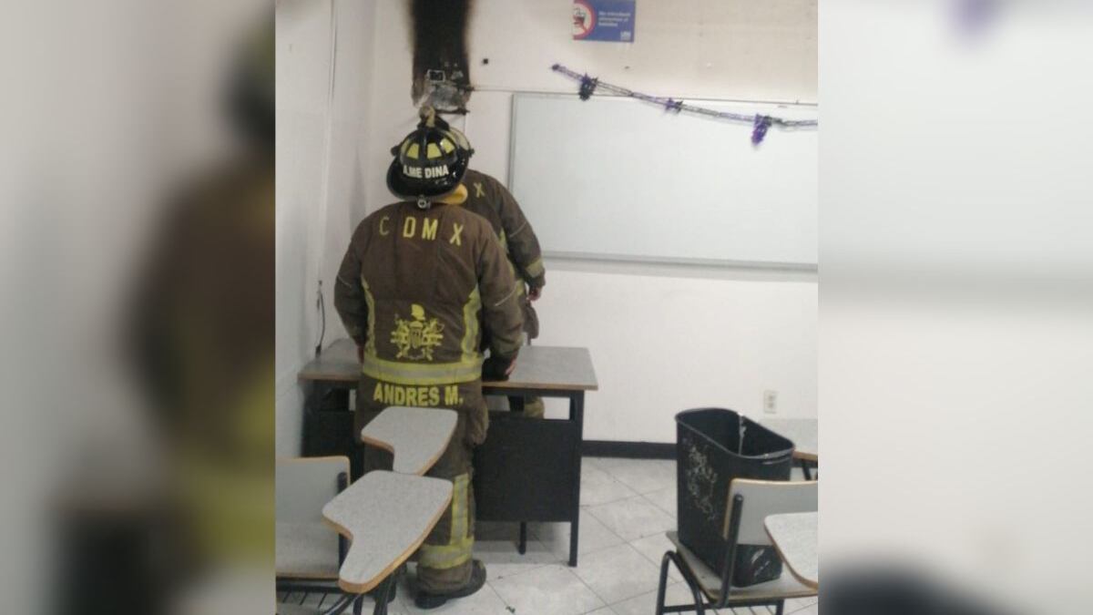 Incendio en salón de clases.