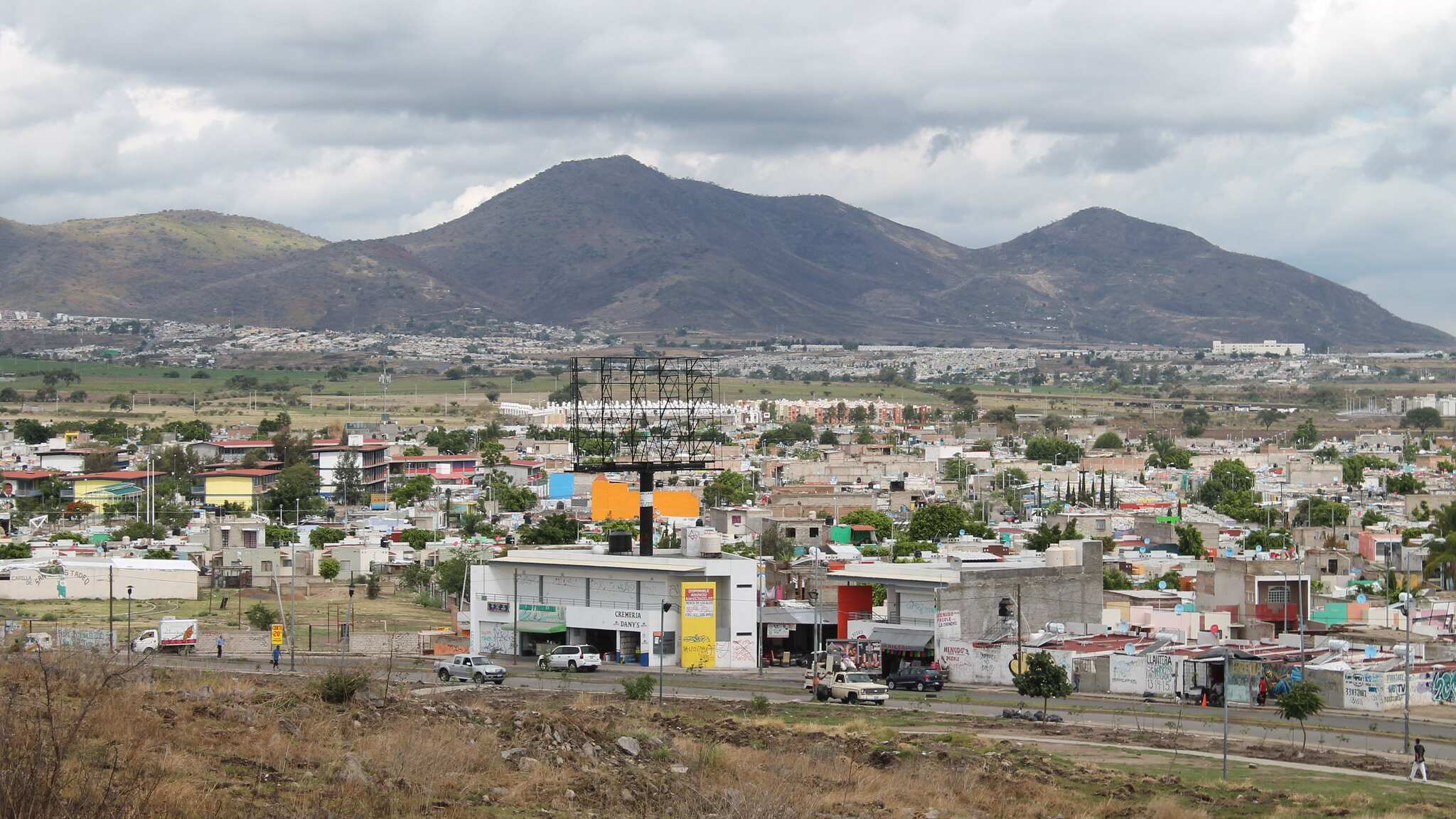 Muchas casas de Tlajomulco, por la distancia, se quedan solas durante el día, lo que es aprovechado por los criminales para perpetrar sus ilícitos.