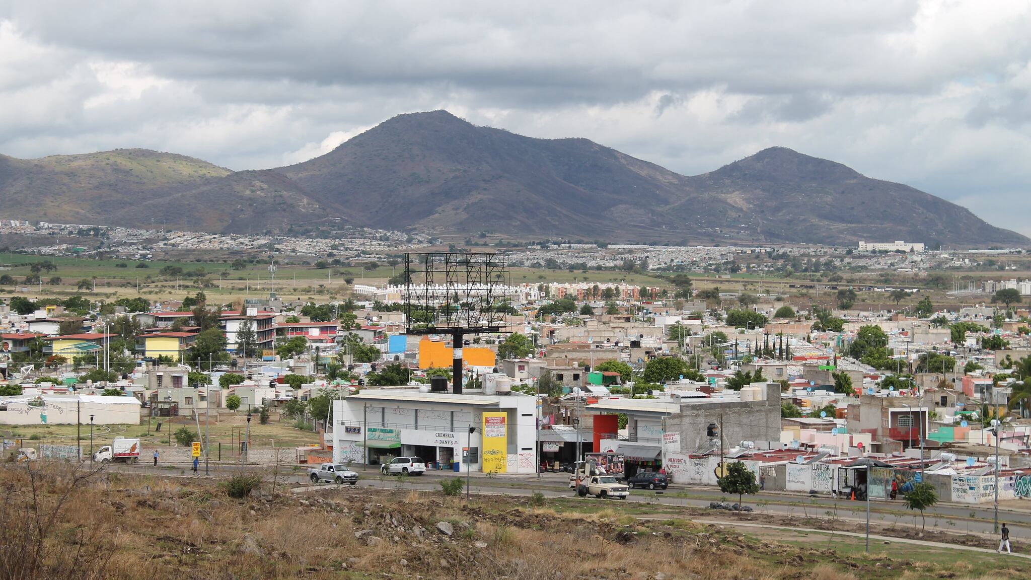 Muchas casas de Tlajomulco, por la distancia, se quedan solas durante el día, lo que es aprovechado por los criminales para perpetrar sus ilícitos.