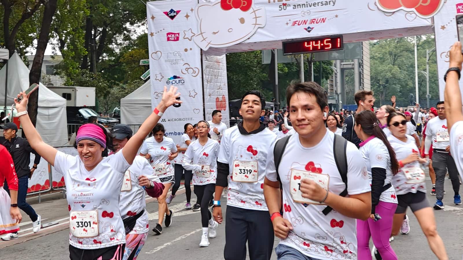 Hello Kitty tomó las calles de la CDMX en su 50 aniversario. Desde principiantes hasta corredores expertos