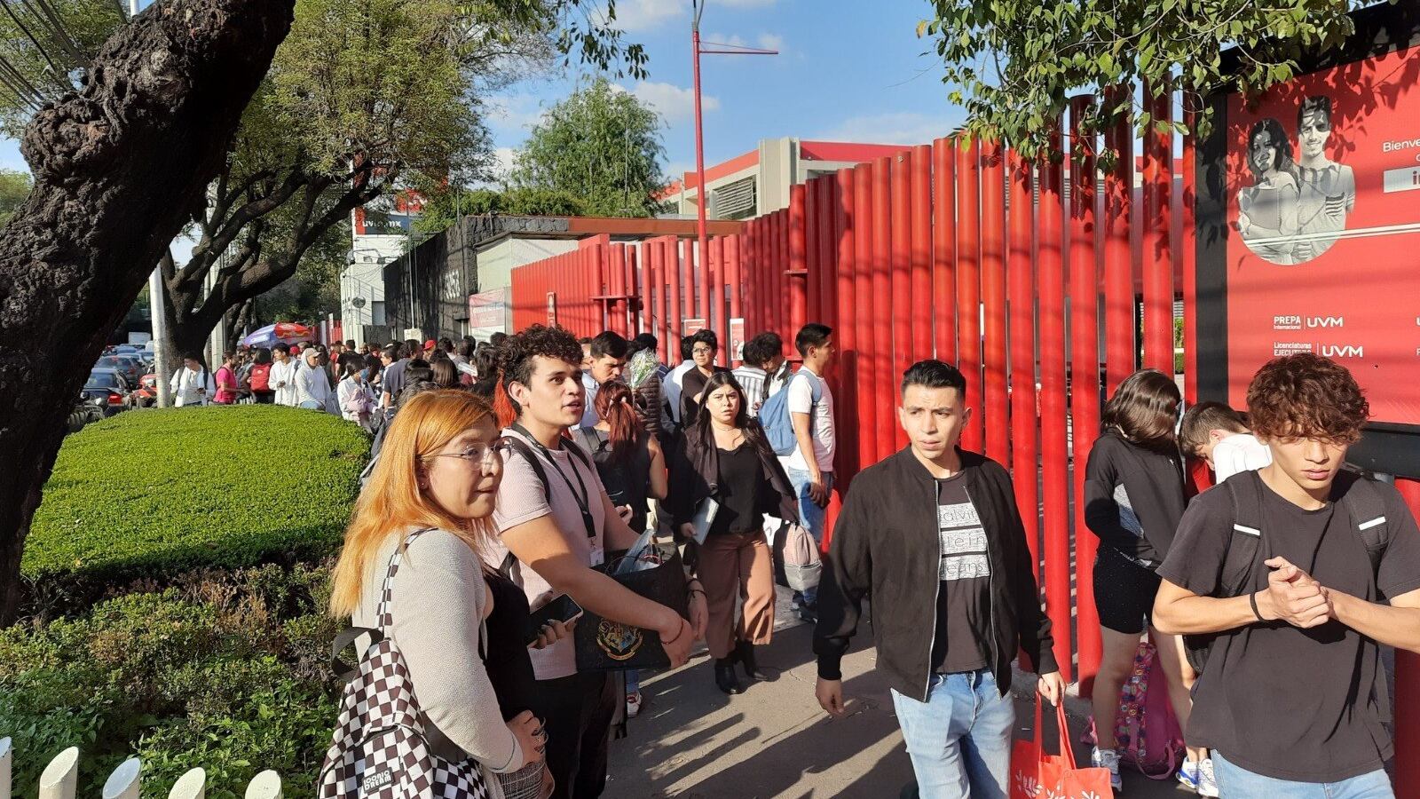 Desalojo de la UVM plantel Coyoacán por presunto ingreso de personas armadas