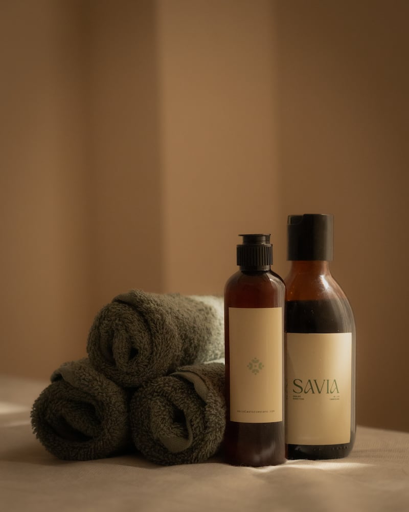 Con rodillos diseñados anatómicamente y fórmulas botánicas, el método Torrescano ofrece resultados visibles mientras promueve relajación y equilibrio corporal