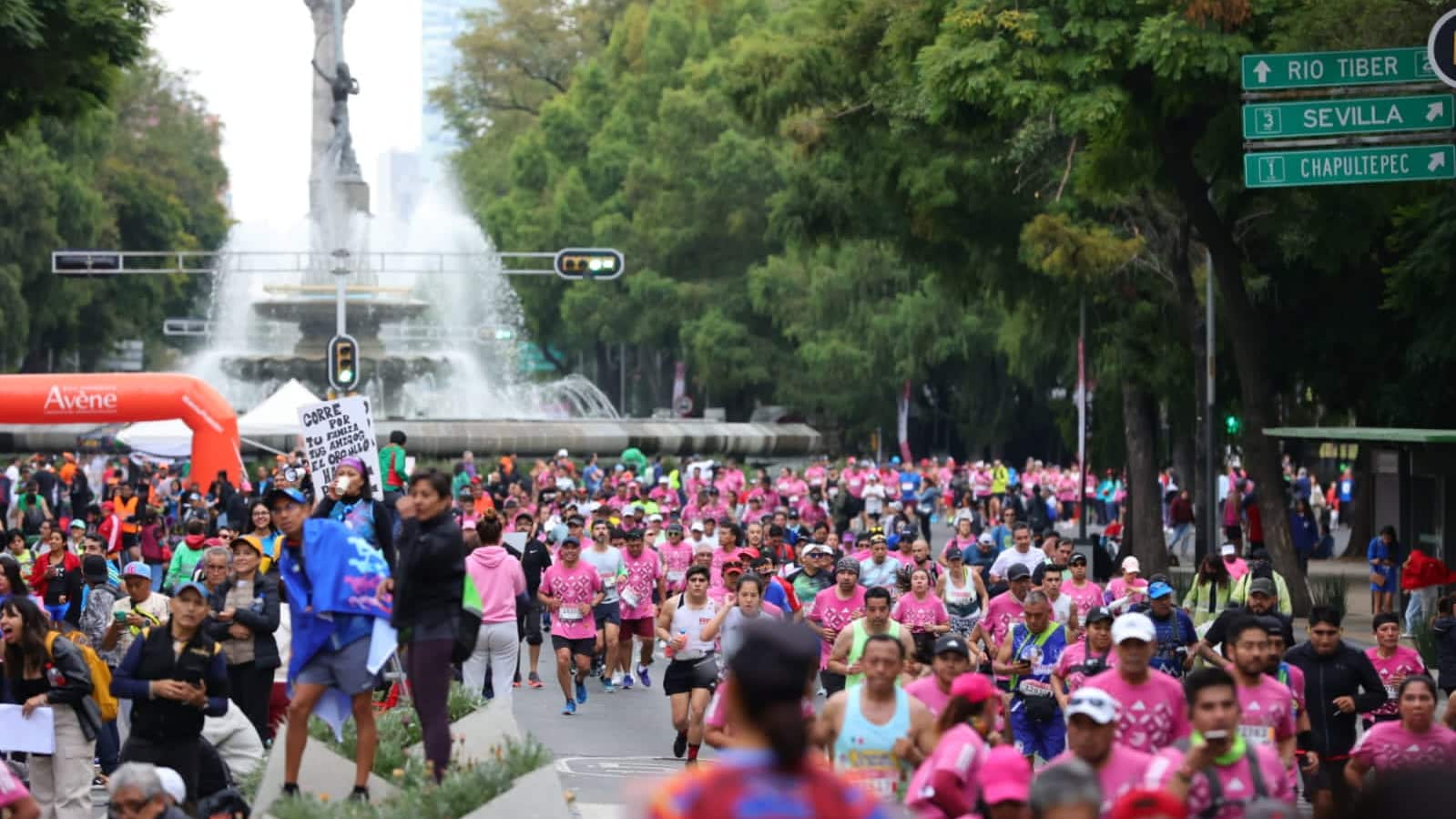 El Boliviano Héctor Garibay ganó el Maratón de la Ciudad de México imponiendo una nueva marca.