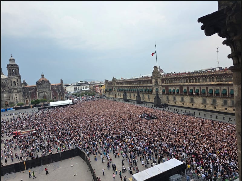 Zócalo recibe a integrantes de BTS
