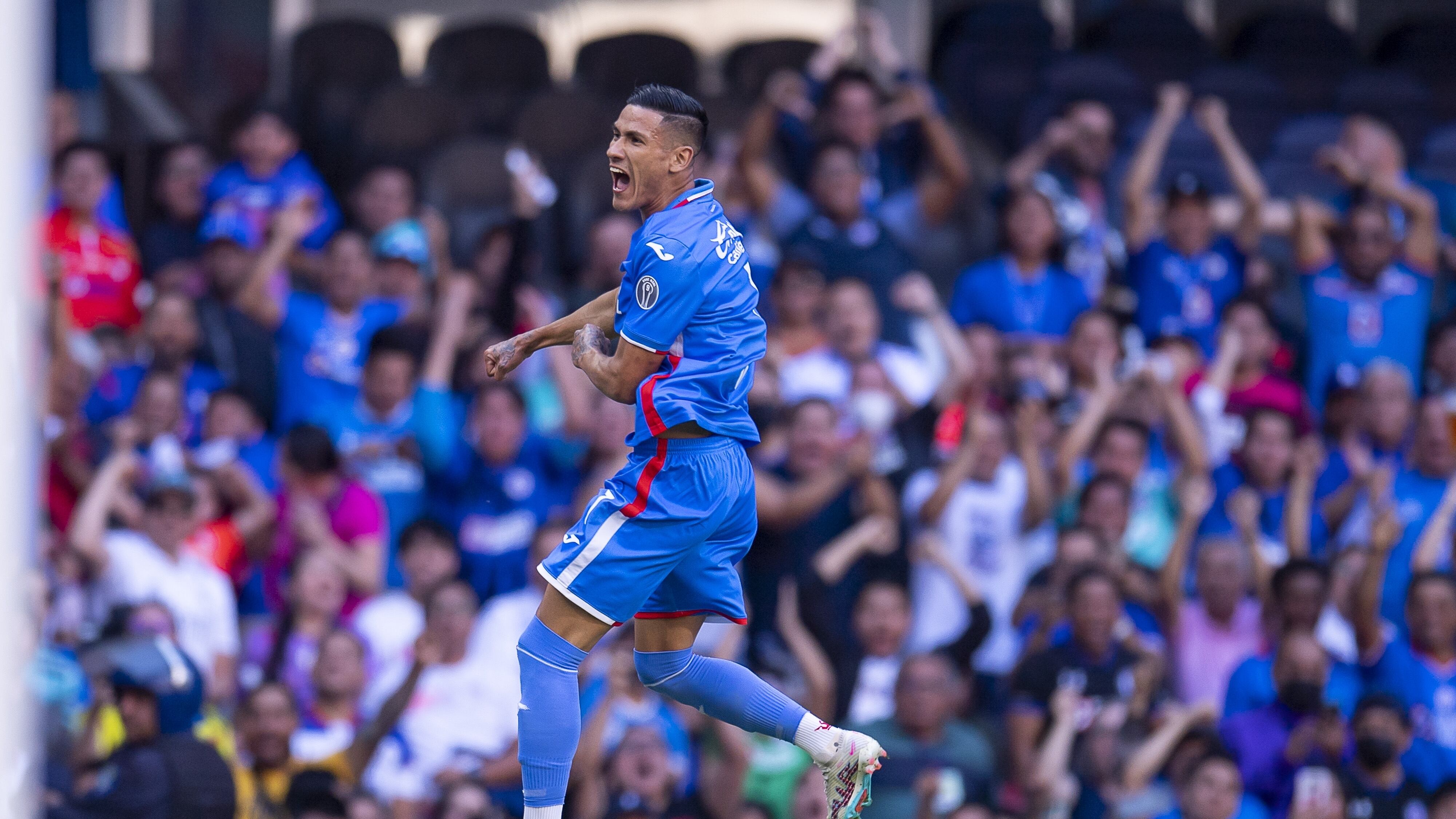 Uriel Antuna le dio el triunfo a la Máquina.