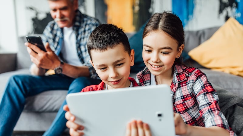 Iglesia advierte riesgos de la inteligencia artificial en niños y pide debate ético