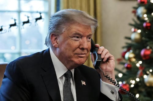 “No queremos un Santa malo en el país”: Trump responde llamadas de niños en Navidad