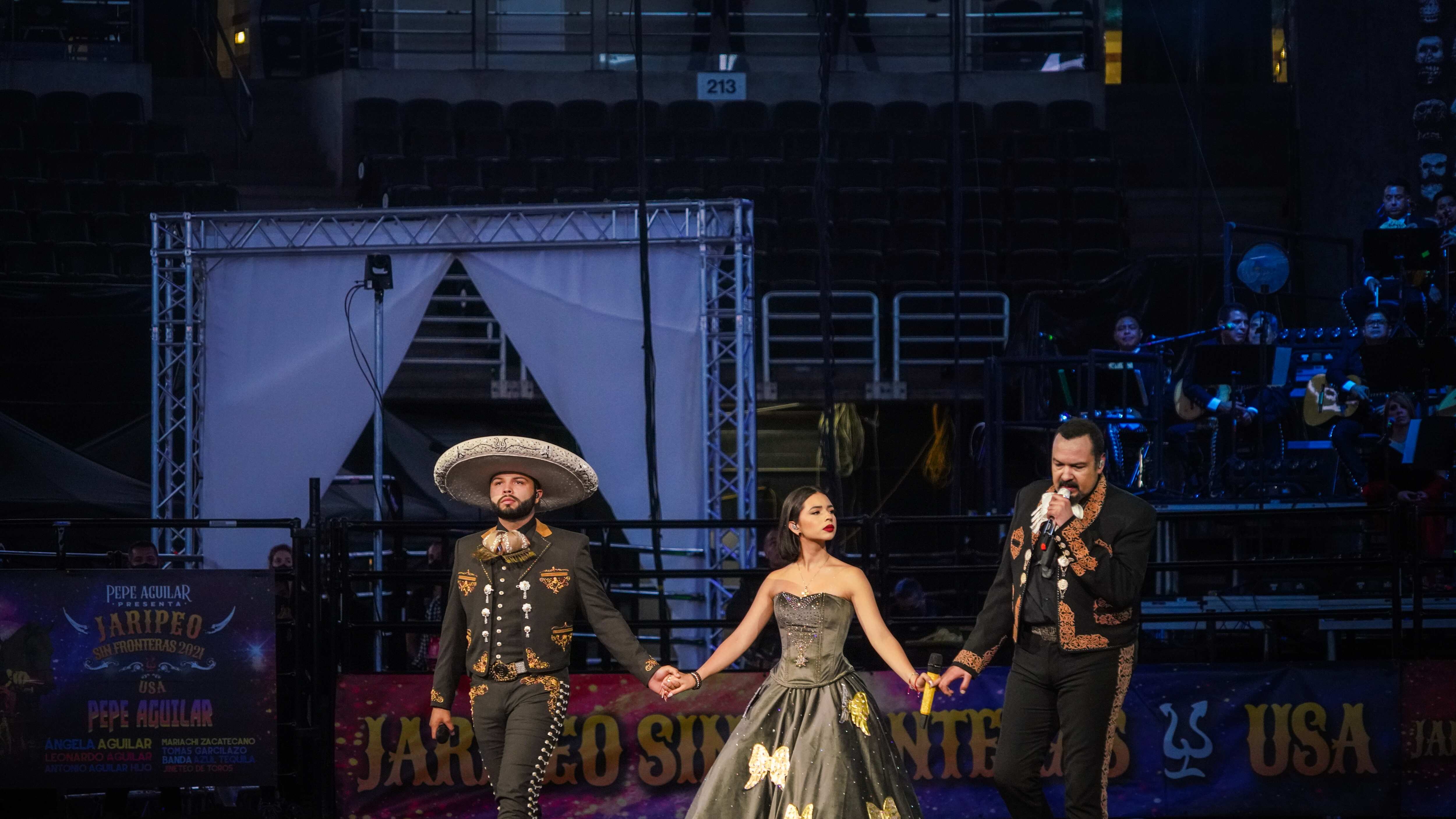 Jaripeo Sin Fronteras.