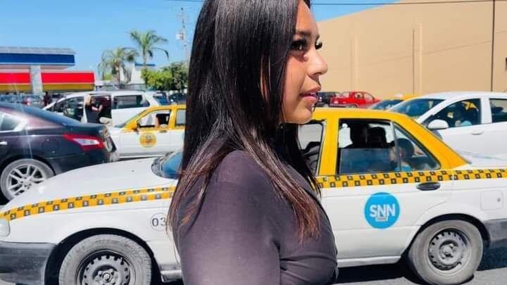 Las redes sociales han vuelto muy popular a la chica quien, dice, tiene que mantener a su hijo.