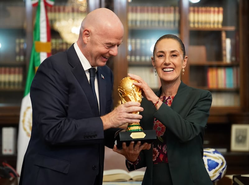 Gianni Infantino y Claudia Sheinbaum