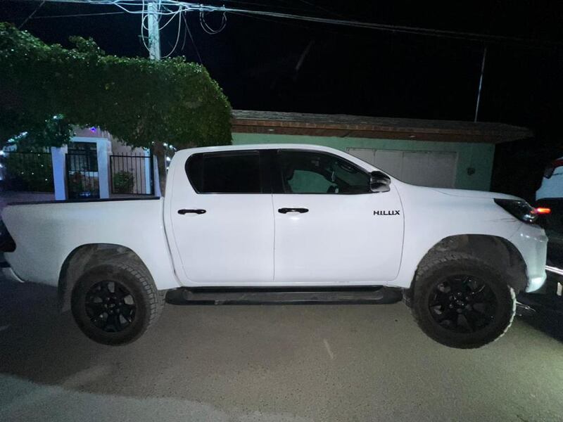 Una de las camionetas aseguradas por las fuerzas federales.