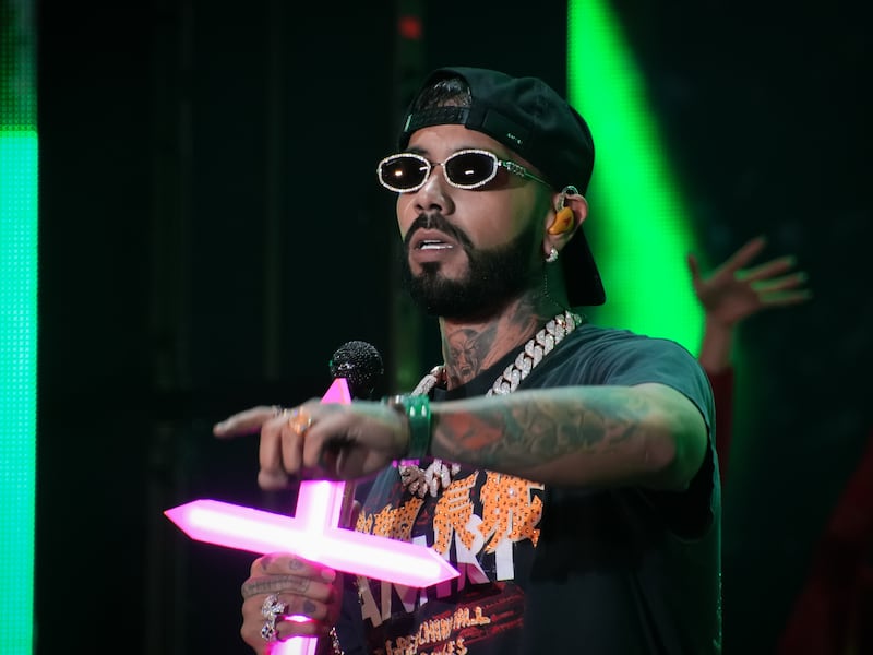 ANUEL AA.
Invitado: Natanael Cano.