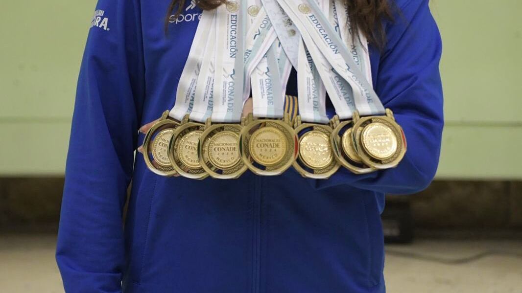 Deportistas mexicanos caen en elevador desde un quinto piso. Imagen: @CONADE.