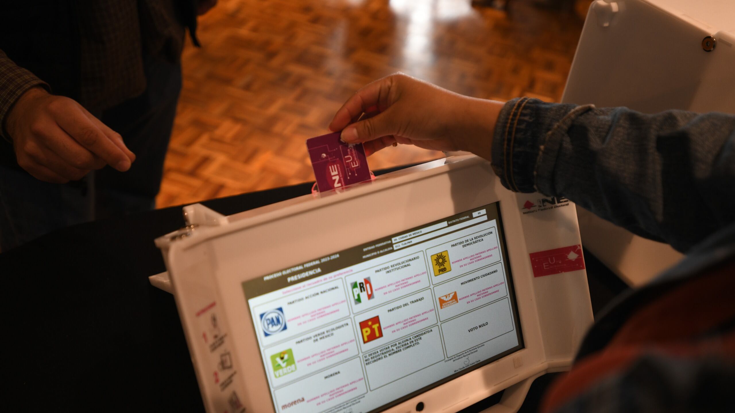 Urnas electrónicas blindarán votos de mexicanos con alta tecnología