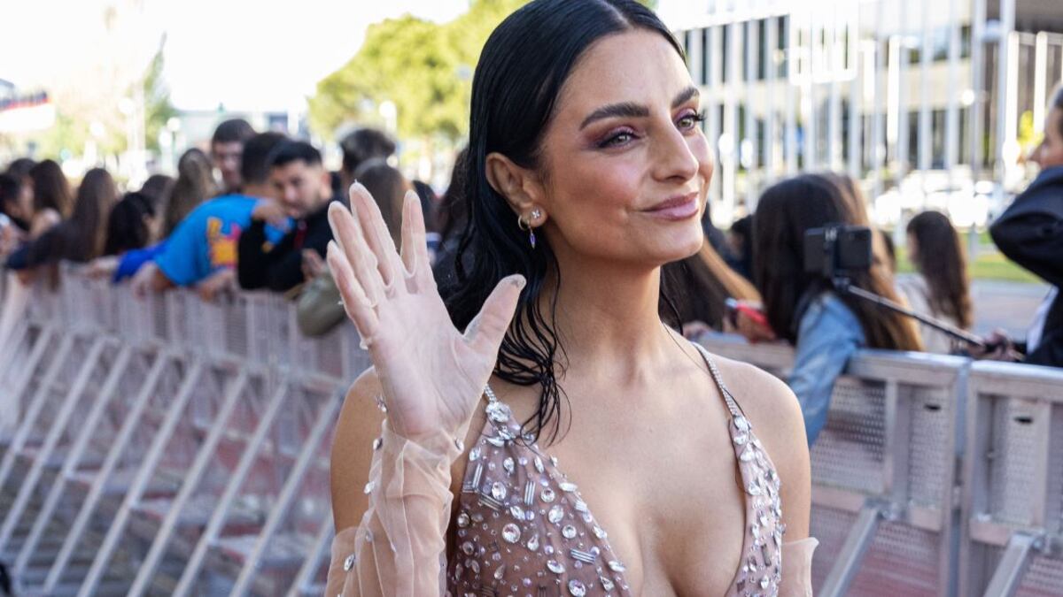 La hija de Eugenio Derbez sigue marcando tendencia y causó furor con su último look durante la Semana de la Moda en Milán.