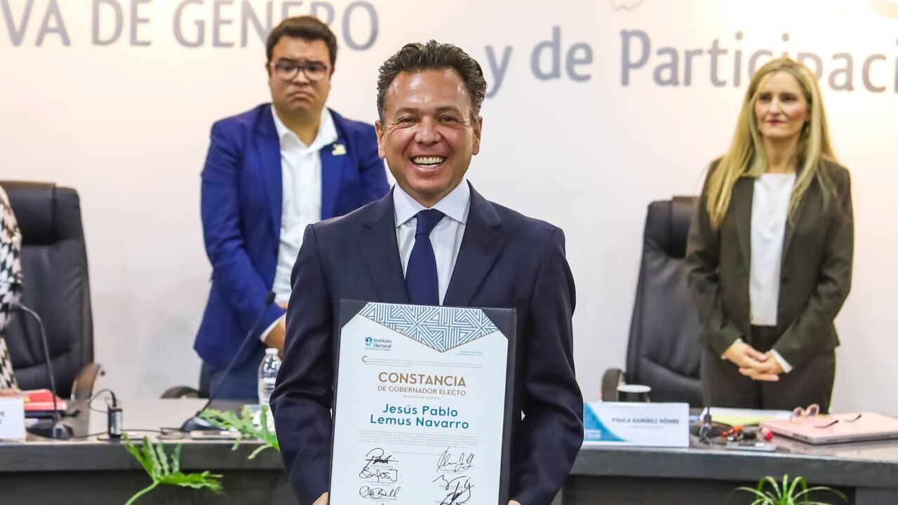 El Instituto Electoral y de Participación Ciudadana de Jalisco (IEPC) por fin entregó la constancia oficial a Pablo Lemus, como gobernador electo constitucional de Jalisco.