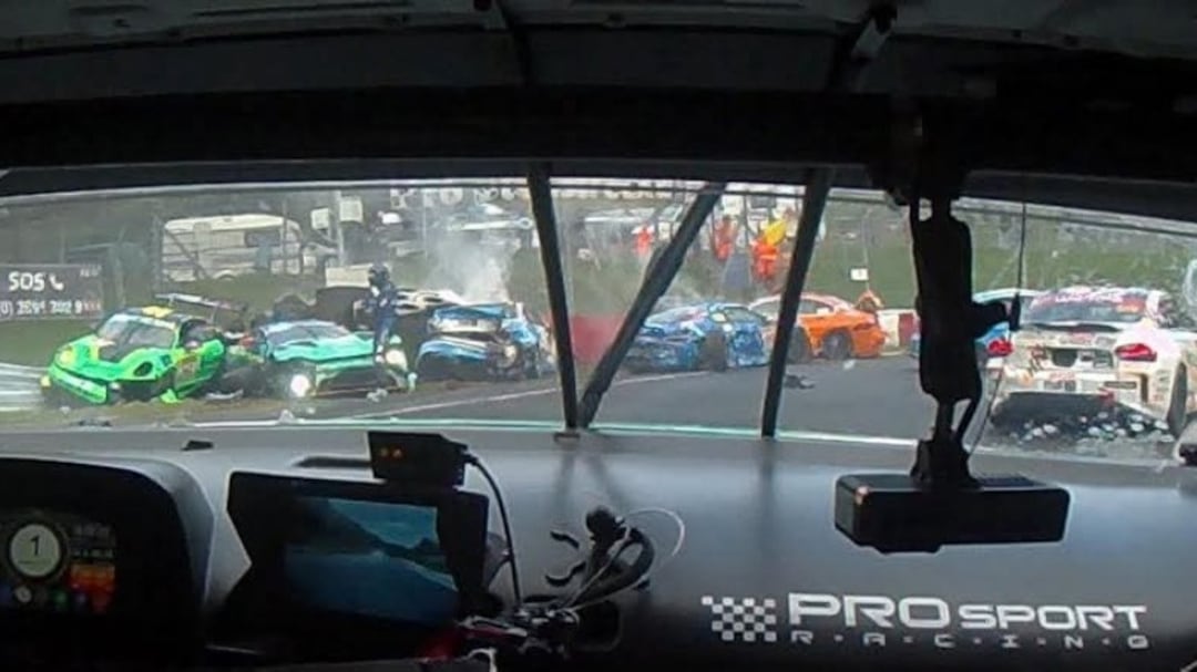 Piloto murió tras múltiple choque en carrera en Alemania.