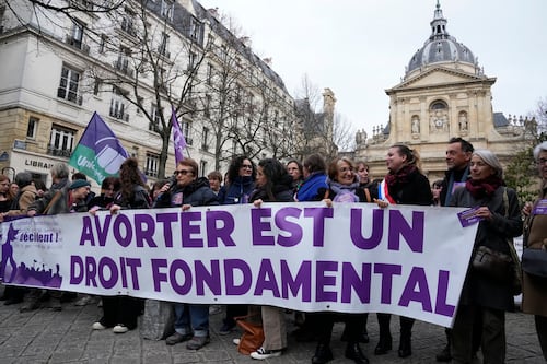 Francia es el primer país en declarar el aborto un derecho constitucional