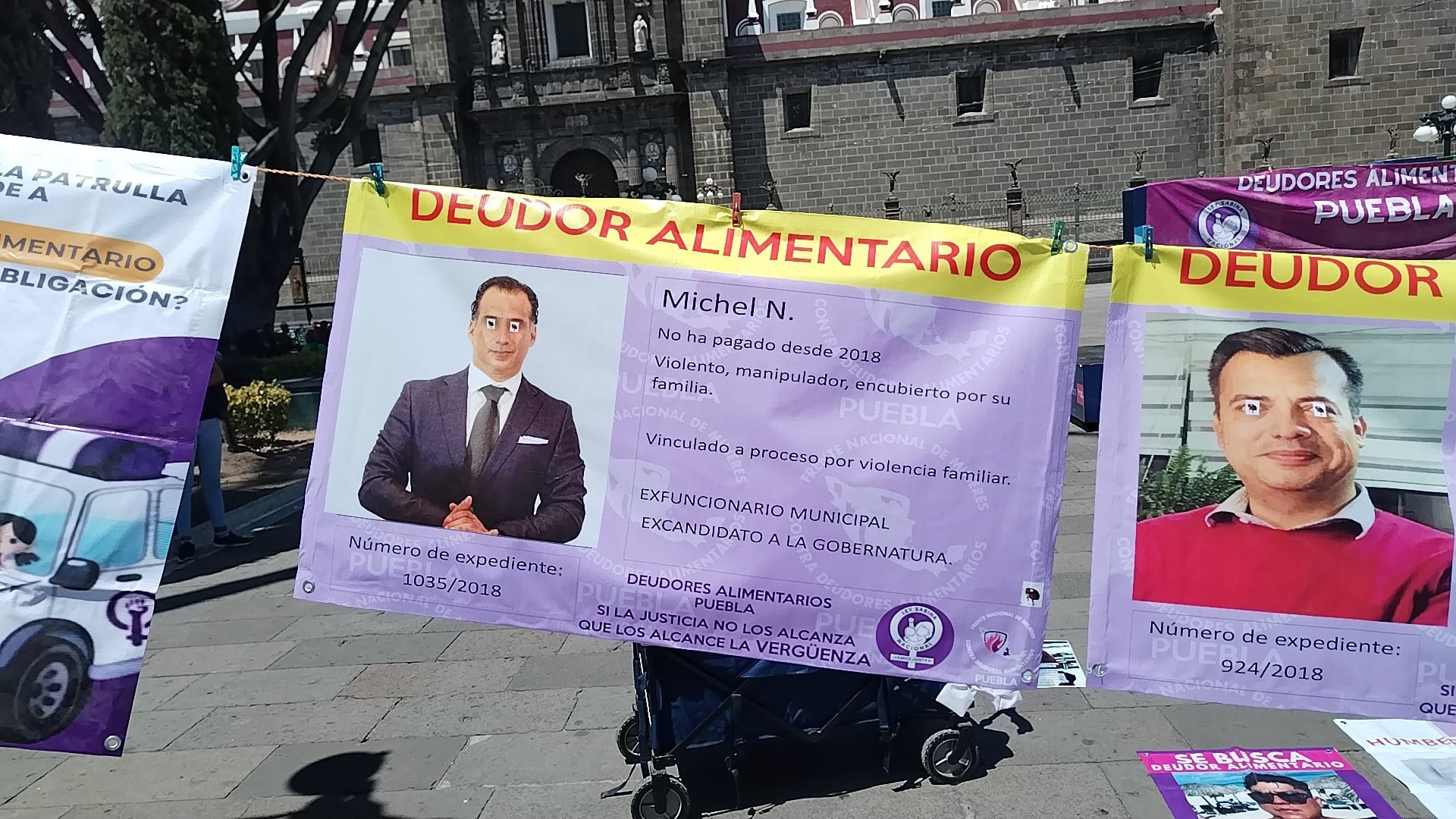 Tendedero de deudores alimentarios en el Zócalo de la CDMX.