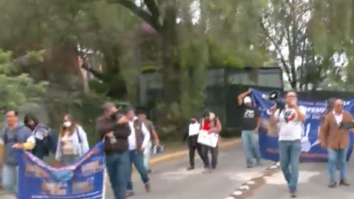 Protestan por despido injustificado de profesores de la UNAM