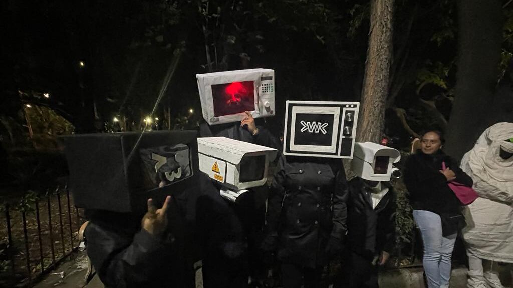 Disfraz de Skibidi Toilet en Día de Muertos México.