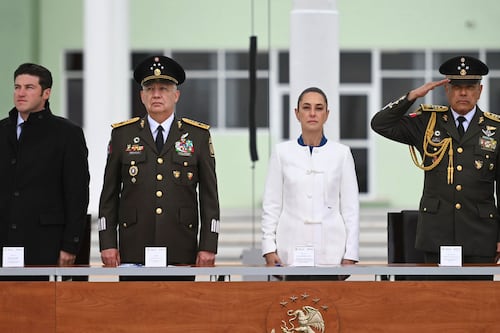 Claudia Sheinbaum anuncia que aumentarán el salario de elementos del Ejército