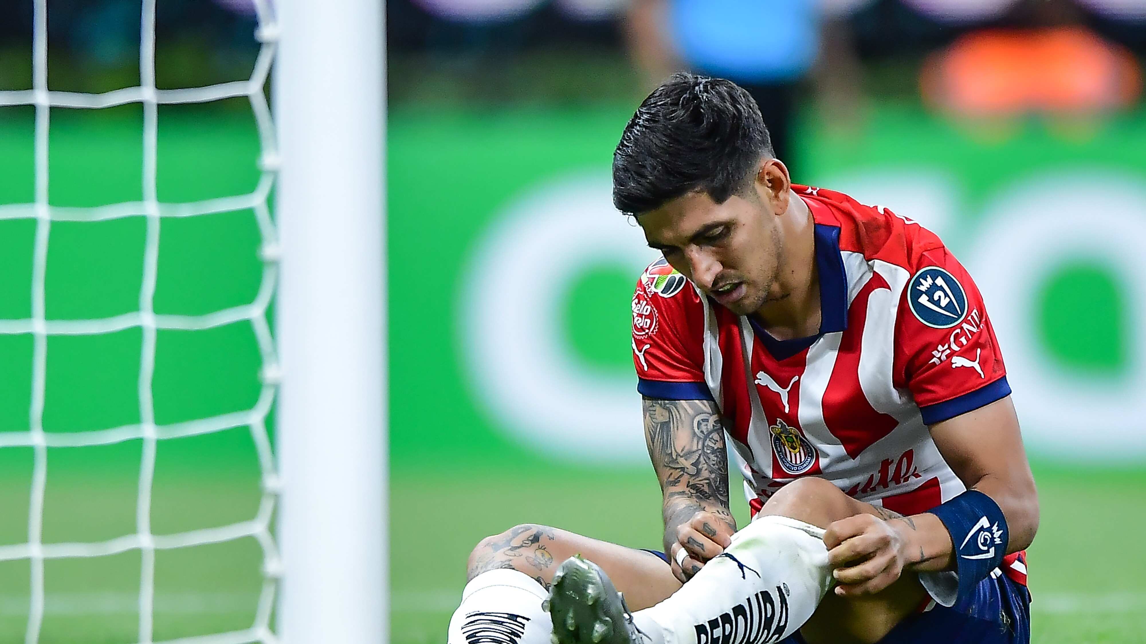 Pocho Guzmán no atraviesa su mejor momento en Chivas.