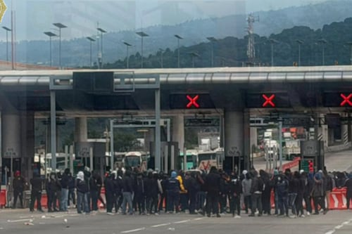 ¡Caos en la México-Cuernavaca! Cierre total de la autopista por protestas de normalistas