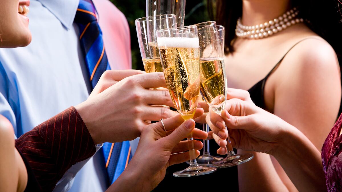 Después de las celebraciones se puede caer en excesos o sobrepeso. (Dreamstime)