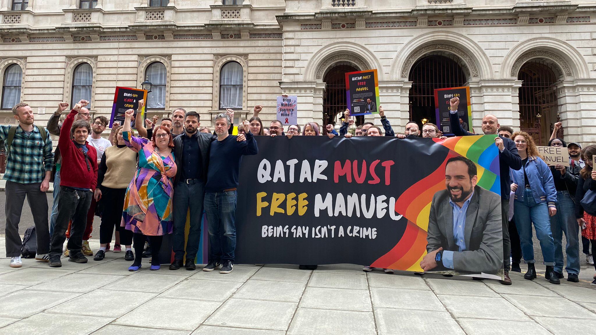 Manuel Guerrero aún no puede salir de Qatar