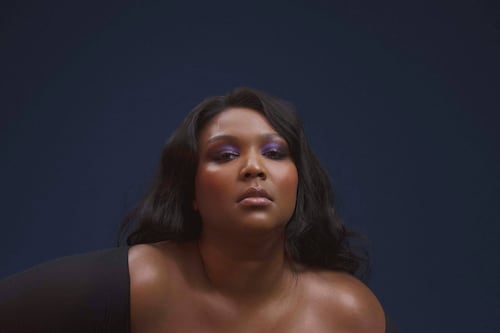 Lizzo inicia el año presumiendo su transformación física y un mensaje de libertad