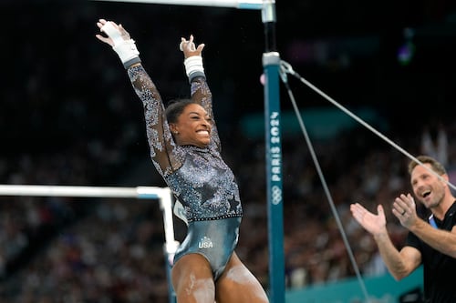 Así fue la brillante reaparición de Simone Biles: clasificó a cinco finales pese a una lesión