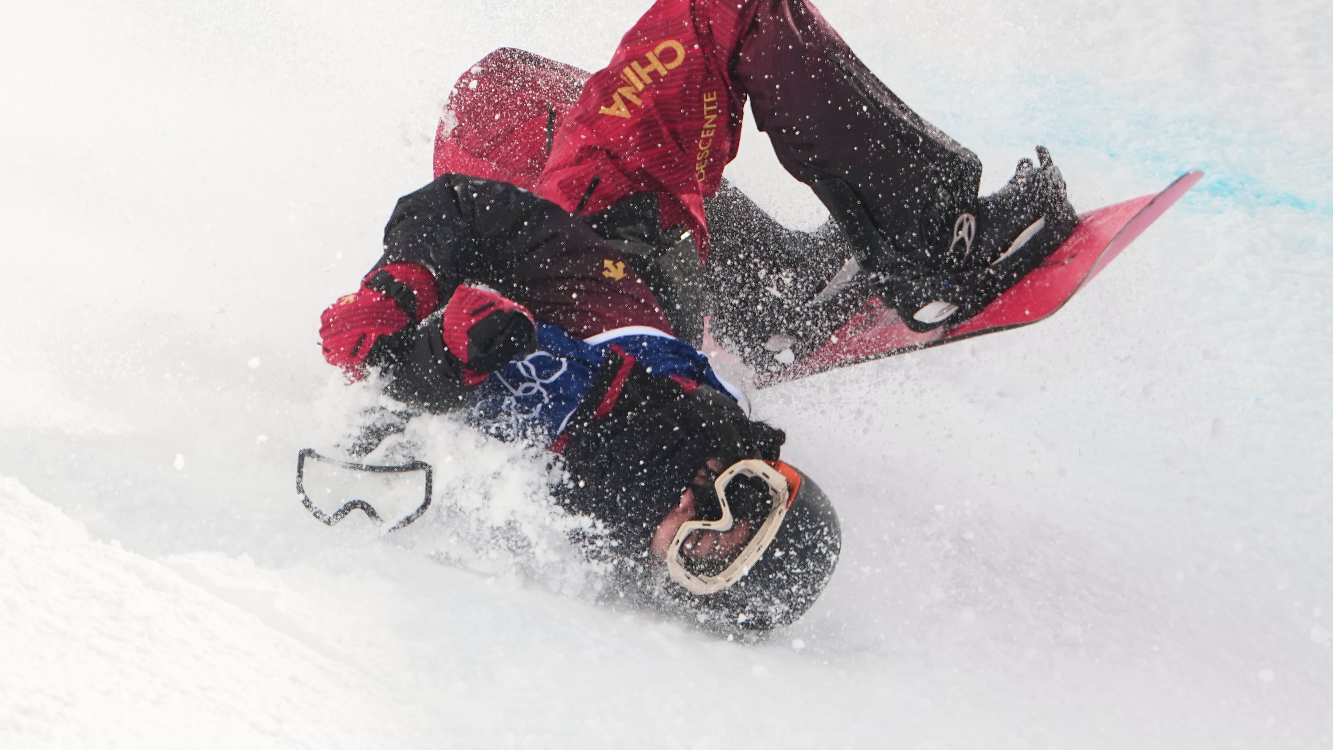 Liu Jiayu sufrió impactante caída.