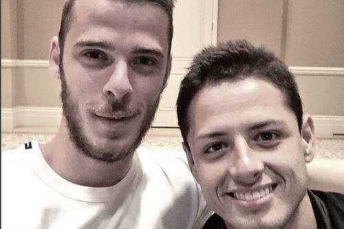 David de Gea presume playera de ‘Chicharito’